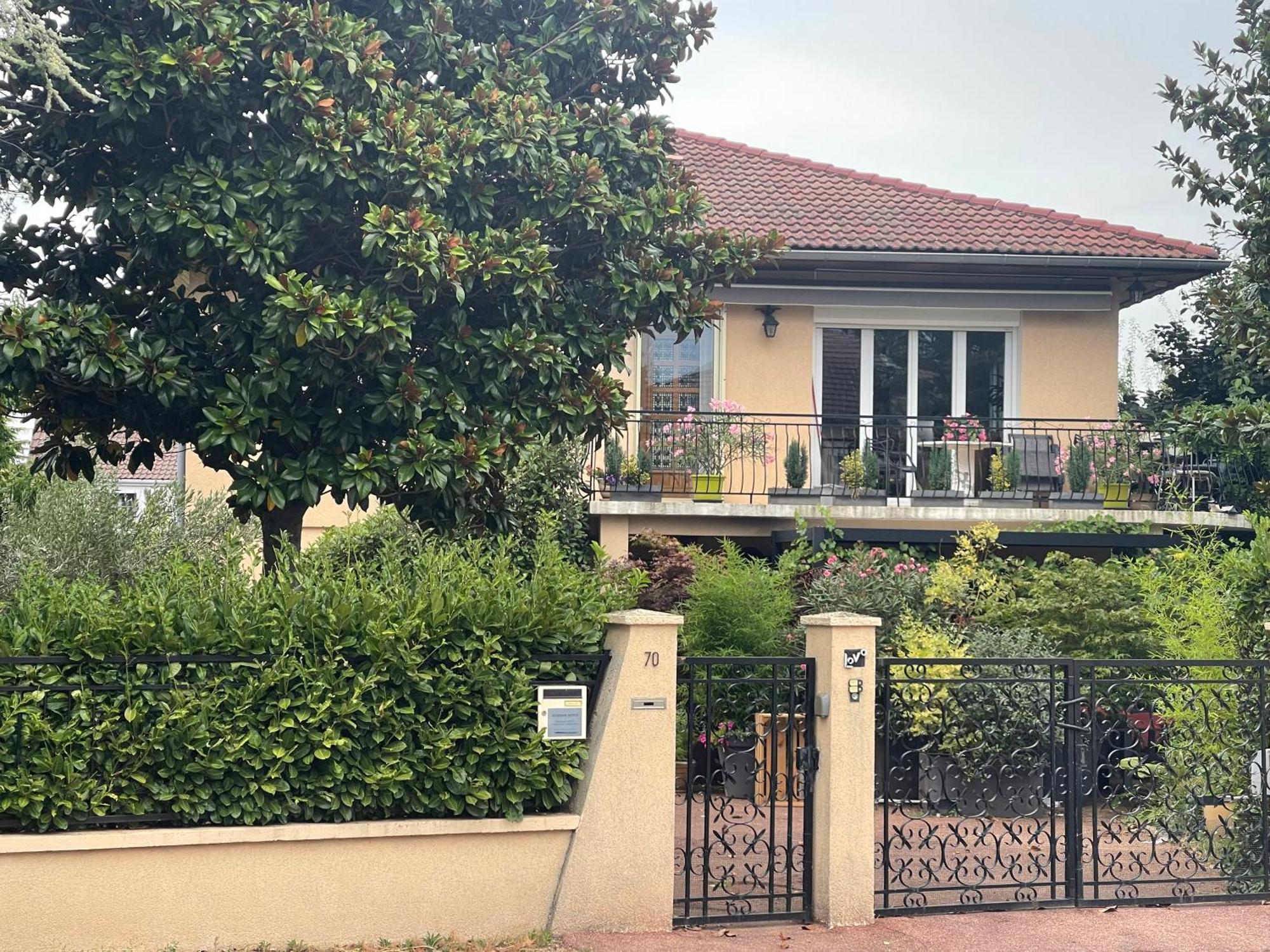 Casa Lovo Bed & Breakfast Saint-Laurent-de-Mure Dış mekan fotoğraf